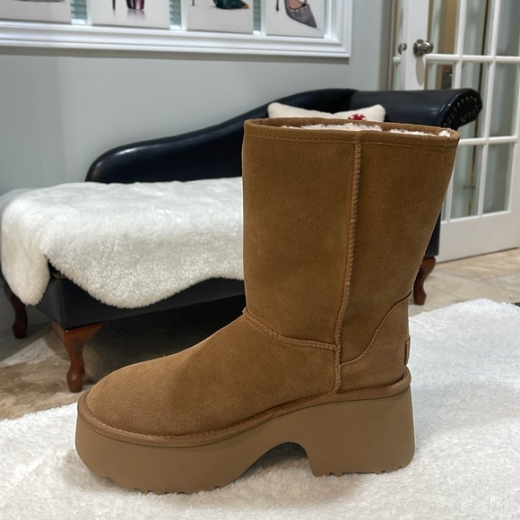 UGG Women's Classic Short New Heights - Picture 10 of 11